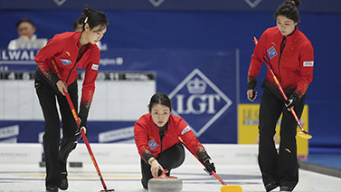 在发球两次 在发球两次